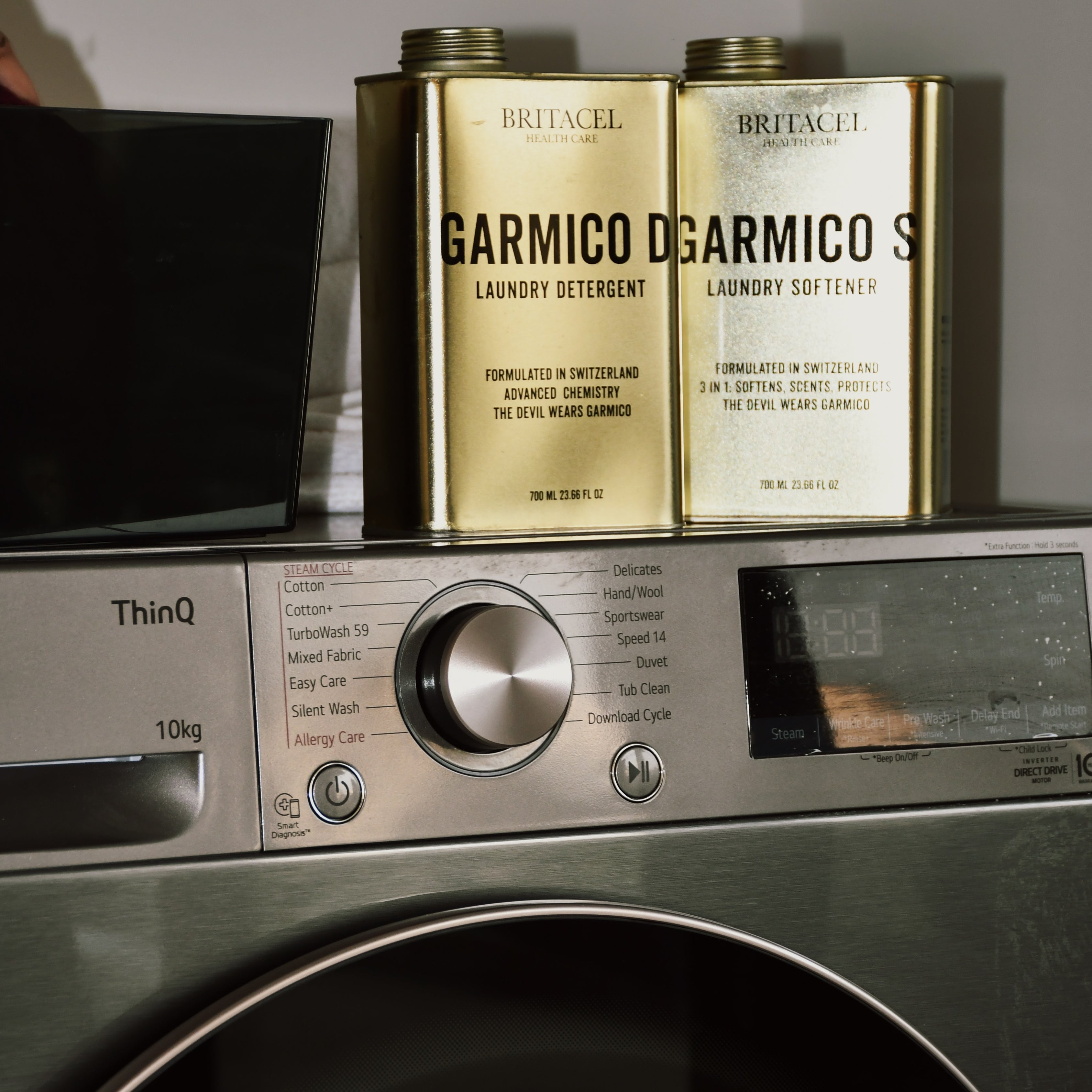 GARMICO - LAUNDRY DETERGENT & SOFTENER ( SMELLS LIKE PERFUME)